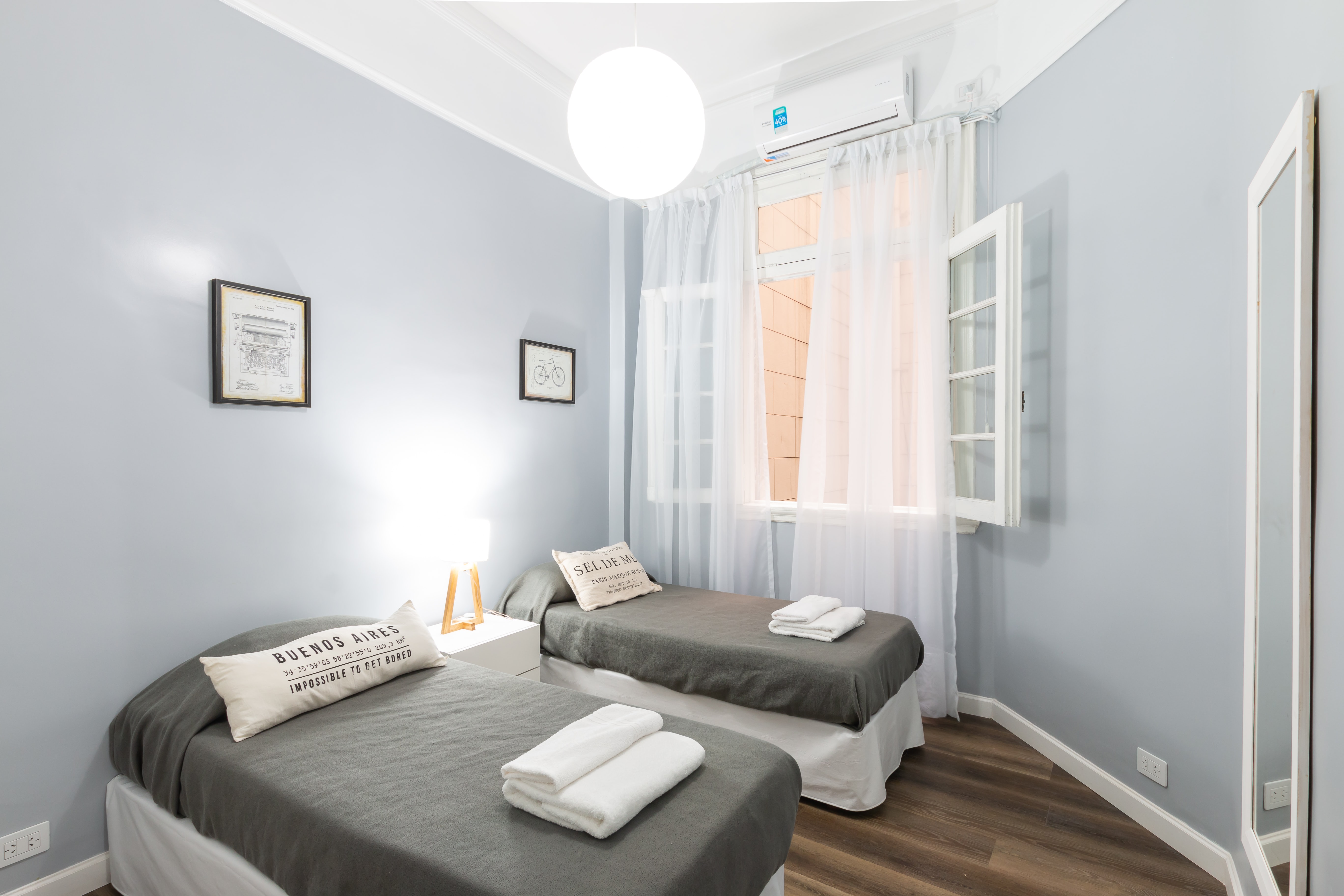 photo d'une chambre de l'hotel-du-port